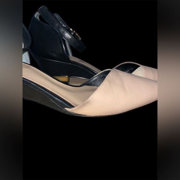 Tory Burch McKenna Leather Beige and Black Wedges - Picture 15 of 15